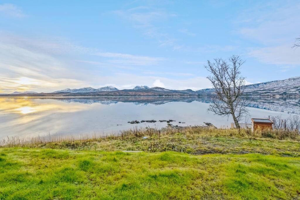 Hus Med Egen Strandlinje Tromsø Esterno foto
