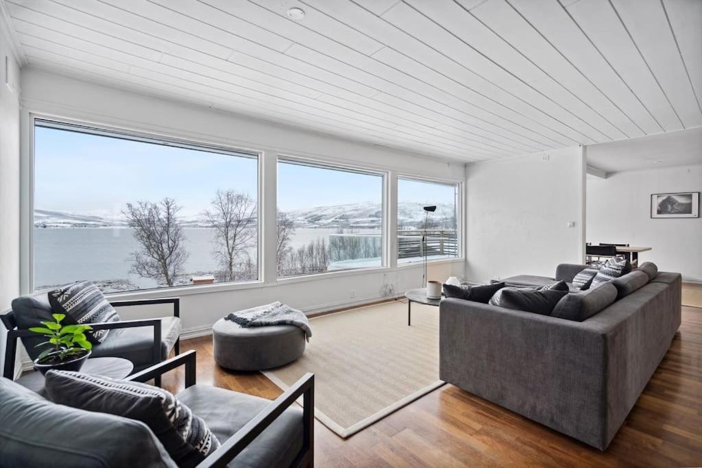 Hus Med Egen Strandlinje Tromsø Esterno foto