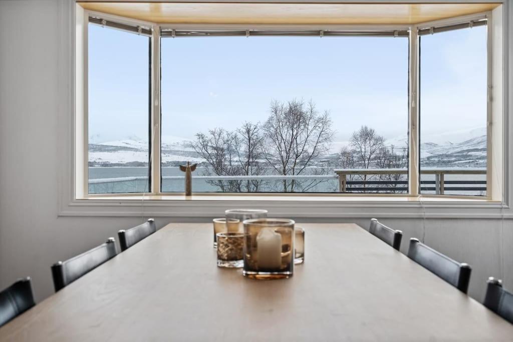 Hus Med Egen Strandlinje Tromsø Esterno foto
