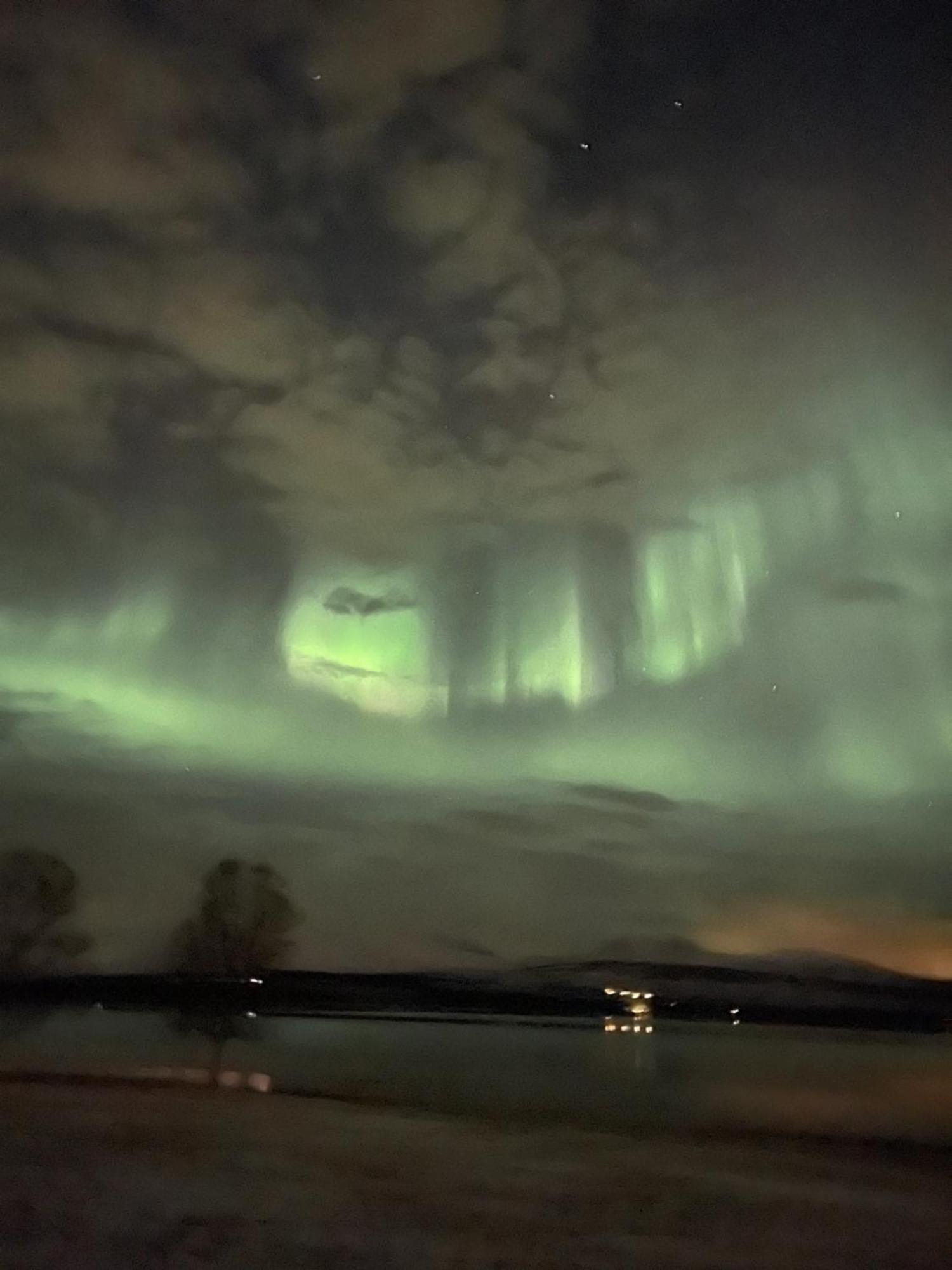 Hus Med Egen Strandlinje Tromsø Esterno foto